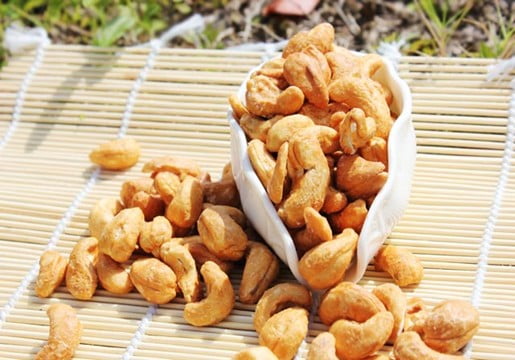 Машина для шелушения орехов кешью