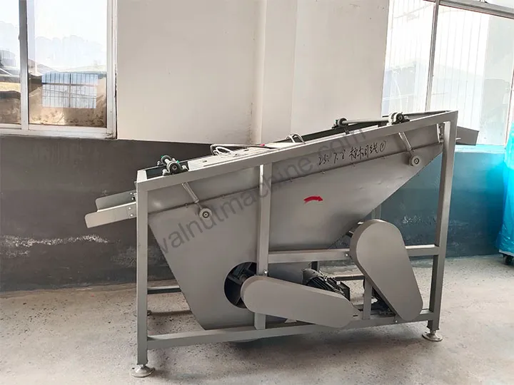 Nut shell kernel separator