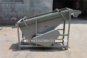 Walnut screening machine