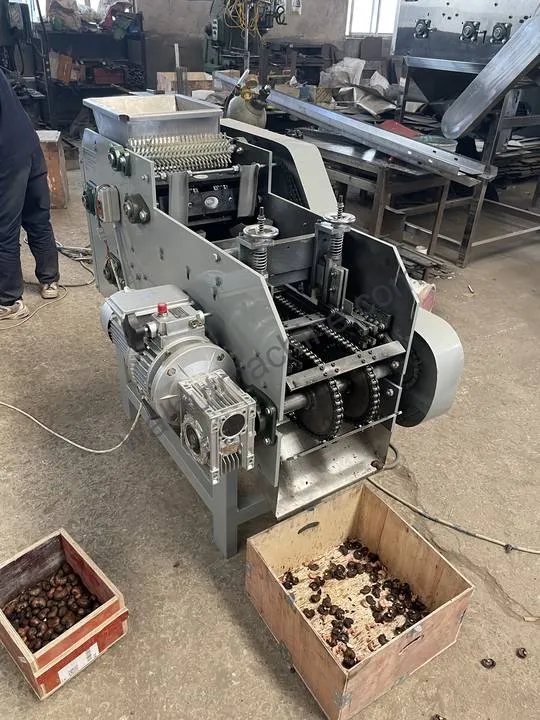 Máquina de descasque de caju