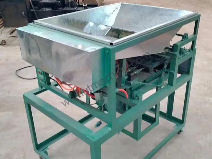 Macadamia cracking machine