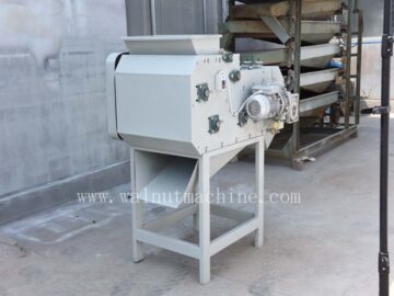 Máquina de descascar nozes