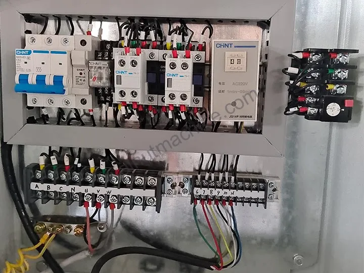 Machine de torréfaction de cacahuètes commerciale - Torréfacteur de noix à haute efficacité à vendre 4 Panneau de contrôle pour une machine à torréfier les cacahuètes