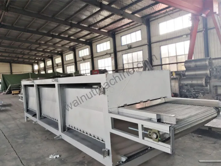 Small belt nuts roasting machine