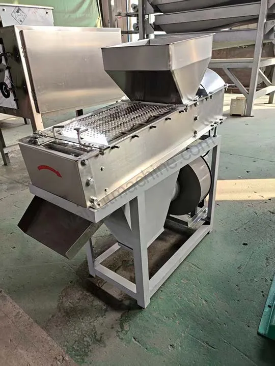 Pelador de piel de cacahuete