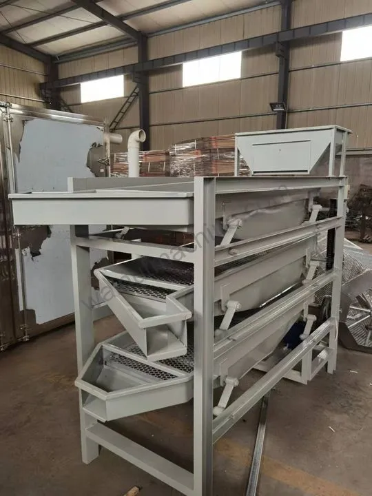 Vibrating Nut Grading Machine For Almonds, Cashews And Peanuts 4 Three-layer vibrating grading machine