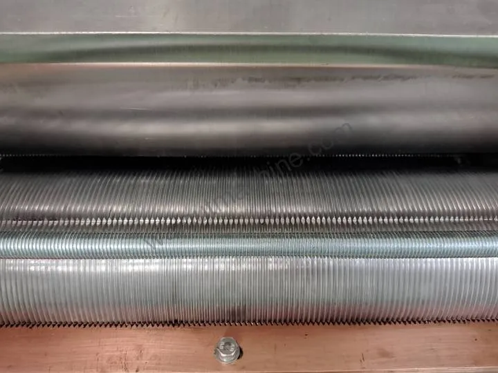 Cutter roll for the peanut powder grinding machine