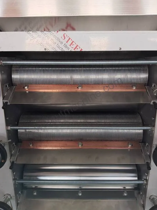 Cutting rollers of peanut powder processing machine
