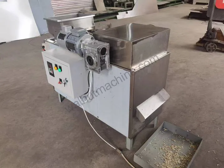 Peanut almond strip cutting machine