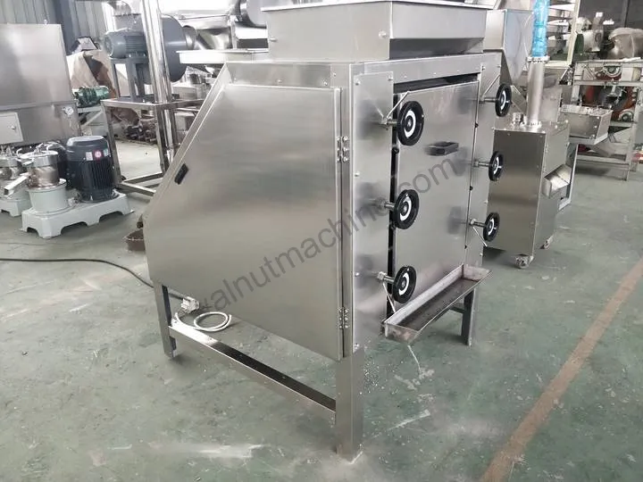 Peanut powder processing machine