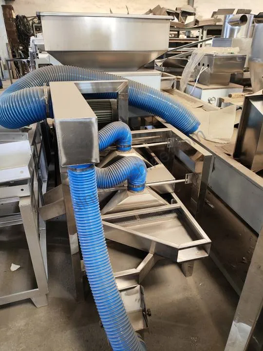 Cocoa Bean Peeling Machine 4 Cocoa bean shell and nib separation system