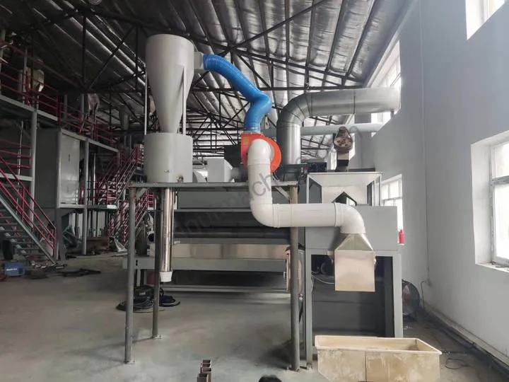 Cocoa Bean Peeling Machine 10 High-capacity spiral roasted cocoa bean peeling and winnowing machine