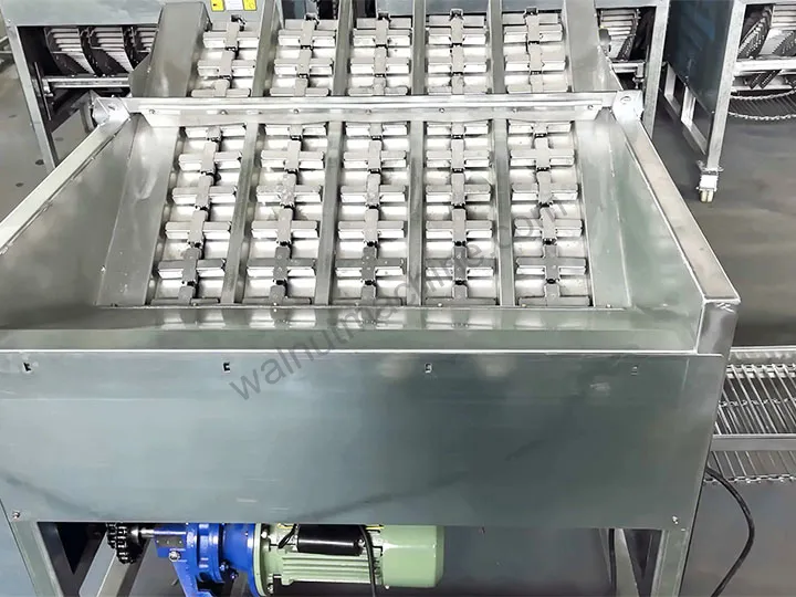 Green walnut husk removing machine
